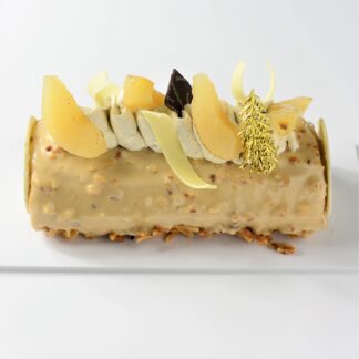 BUCHE ROULÉE POIRE CARAMEL BRISURES AMANDES 6 PERSONNES