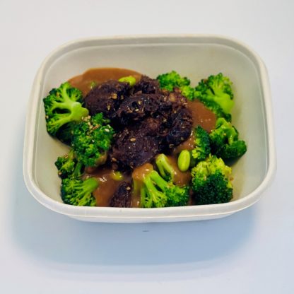 PORC AU CARAMEL, FÈVES ET BROCOLIS