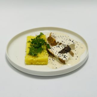 CHAPON AU VIN JAUNE ET MORILLES ECRASE DE POMMES DE TERRE